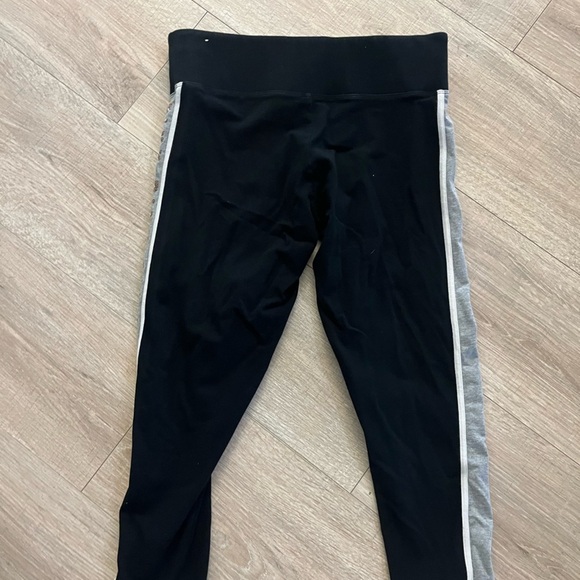 PINK Bling Capri Leggings Medium - Picture 3 of 4